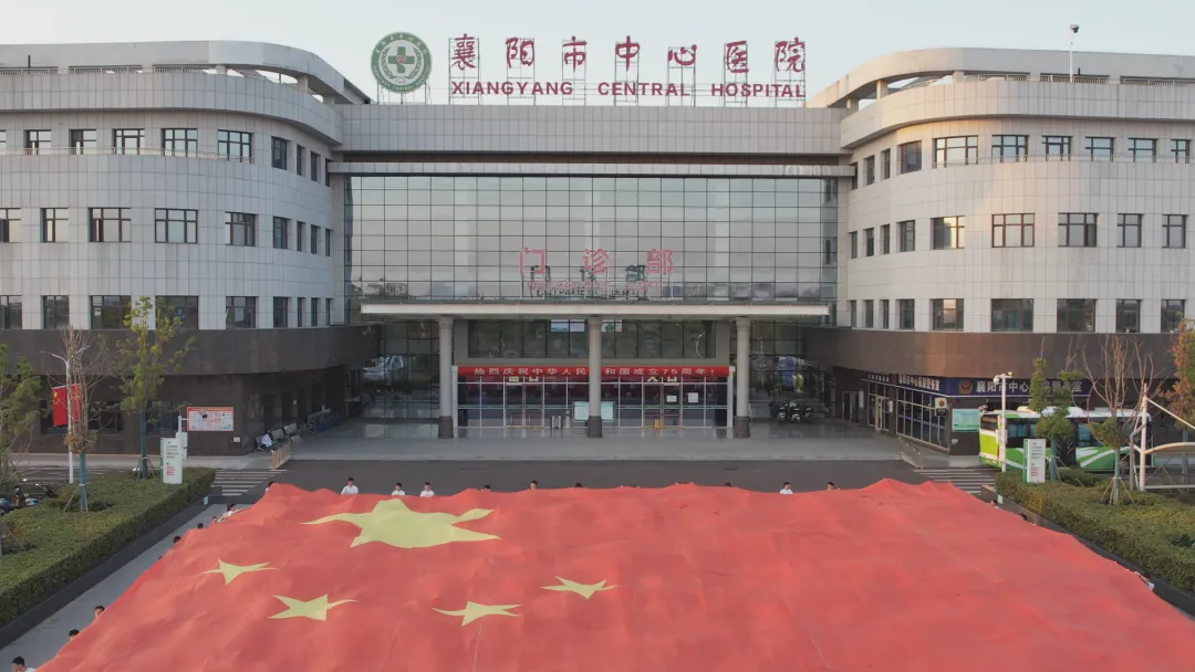 震撼！1000平方米巨型国旗亮相全网最准资料-朱雀网1688