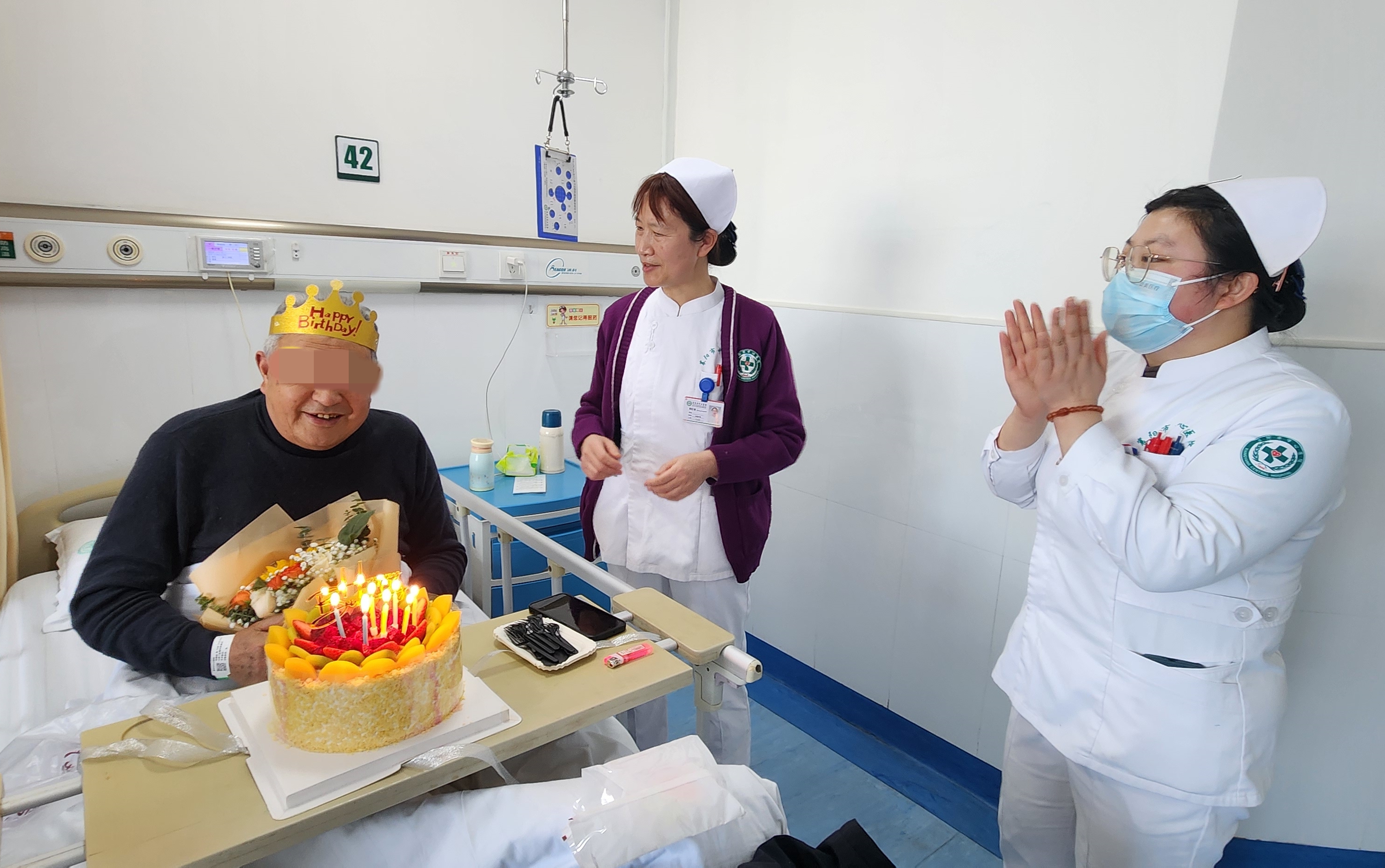 病房里的生日会